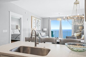 Individually decorated, individually furnished, laptop workspace - Splash Beach Resort by Panhandle Getaways (Panama City Beach)