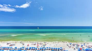 Aan het strand, wit zand