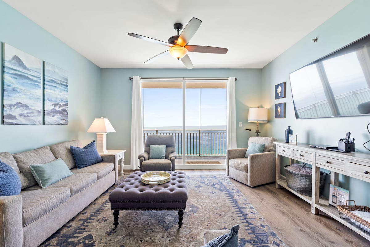 Condo, 2 Bedrooms, Ocean View (1707W) | Living area | 48-inch Smart TV with digital channels, TV, streaming services