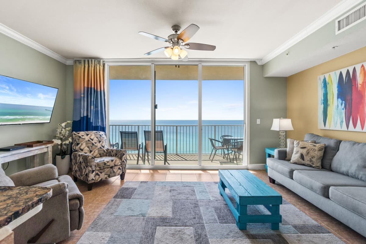 Huoneisto, 2 makuuhuonetta, valtamerinäköala (1013) | Oleskelualue | 50–tuumainen äly-TV, jossa kaapelikanavat