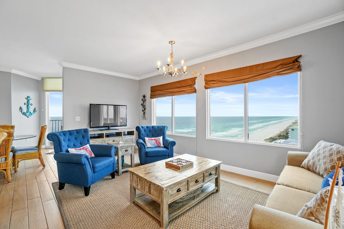 Condo, 2 habitaciones, vista al océano (1300) | Área de sala de estar | Smart TV de 50 pulgadas con canales por cable y televisión