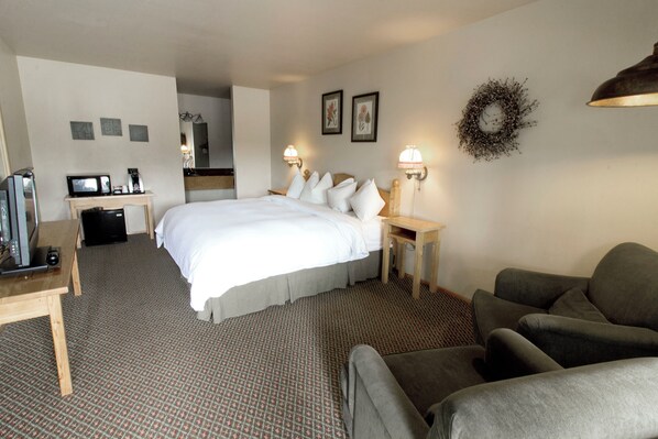 Standard Room, 1 King Bed | Iron/ironing board, free WiFi, bed sheets, wheelchair access