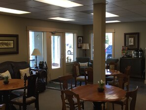 Lobby - Linderhof Inn (Leavenworth)