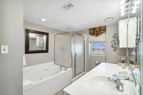 Pelican Beach Resort by Panhandle Getaways - Image 14
