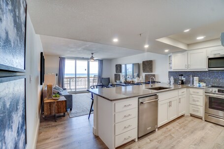 Pelican Beach Resort by Panhandle Getaways - Image 11