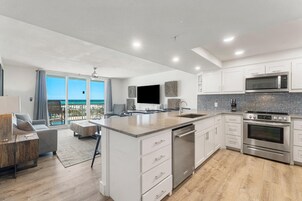 Condo, 1 Bedroom, Beach View (110) | Private kitchen | Fridge, microwave, oven, stovetop