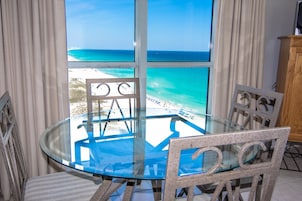 Condo, 2 quartos, vista para a praia (Pelican 1501) | Opções para refeição no quarto