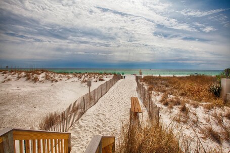 Pelican Beach Resort by Panhandle Getaways - Image 99