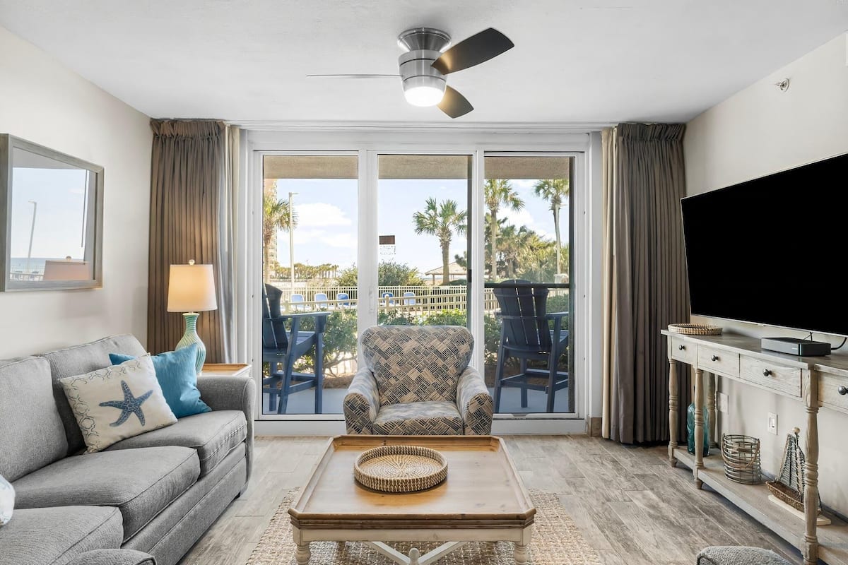 Condo, 2 Bedrooms, Pool View (113) | Living area | TV