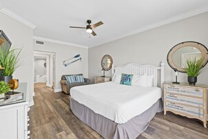Condo, 2 chambres, vue sur la mer (2-1208) | Décor unique, ameublement unique