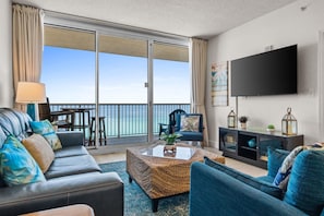Condo, 3 habitaciones, vista al mar (1-1804) | Área de sala de estar | Televisión y reproductor de DVD