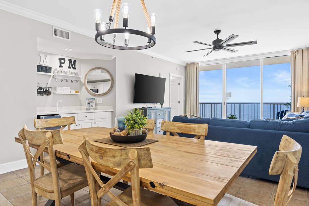 Condo, 2 Bedrooms, Sea View (2-1208) | In-room dining