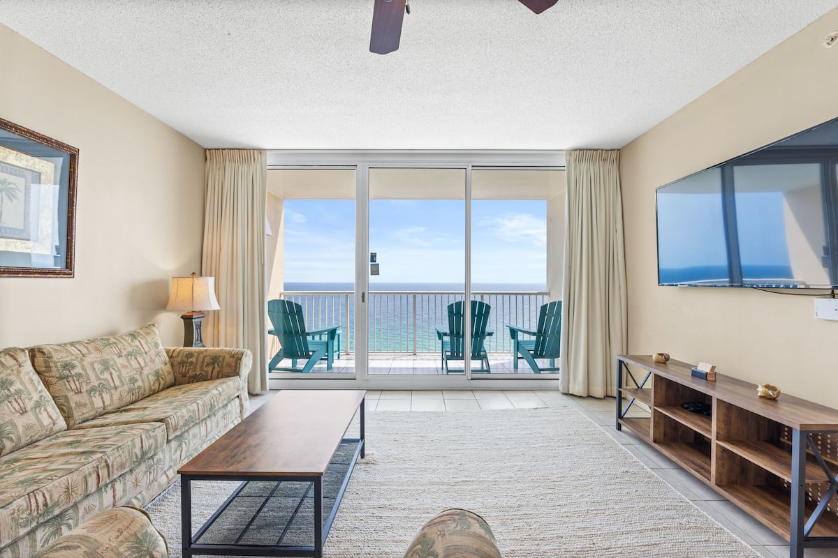Condo, 2 Bedrooms, Sea View (2-2007) | Living area | TV, DVD player