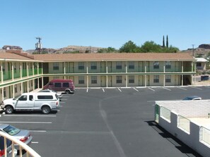 Free self parking - Arizona Inn - Kingman (Kingman)