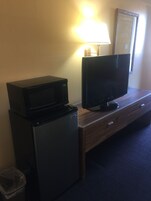 Standard Room, 2 Queen Beds | Room amenity