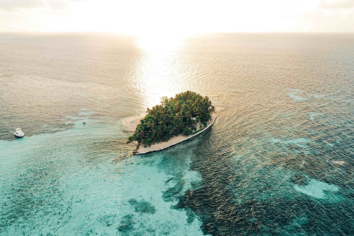 Cabin Exclusive, quang cảnh biển, sát bãi biển | Bãi biển | Trên bãi biển, cát trắng, ghế dài tắm nắng, lặn với ống thở