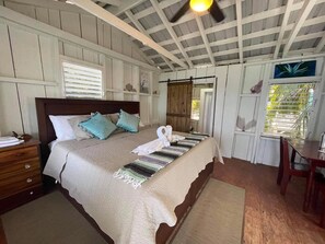 สแตนดาร์ดเคบิน, 1 ห้องนอน, วิวชายหาด | ห้องพักตกแต่งอย่างมีเอกลักษณ์, ตกแต่งพิเศษโดยเฉพาะ, โต๊ะทำงาน, Wi-Fi ฟรี