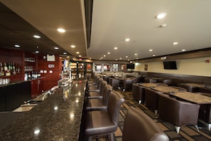 A bar area with seating and a counter. - Chateau Nova Peace River (Peace River)