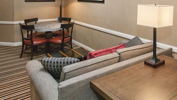 Superior-Suite, 1 King-Bett und Schlafsofa, Whirlpool, Seeblick