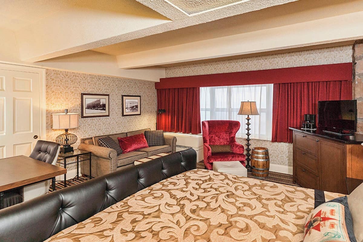Luxury Room, 1 King Bed with Sofa bed, Lake View | In-room safe, desk, iron/ironing board, free WiFi