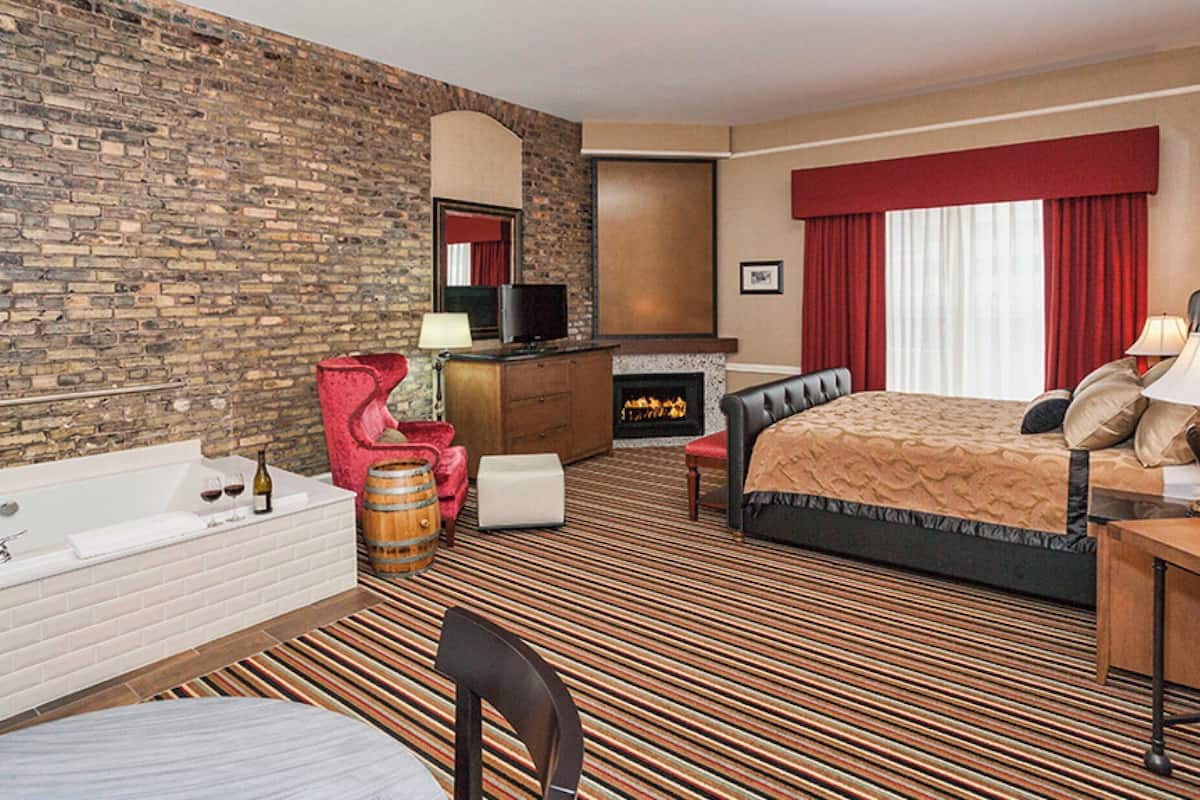 in-room safe, desk, iron/ironing board, free wifi