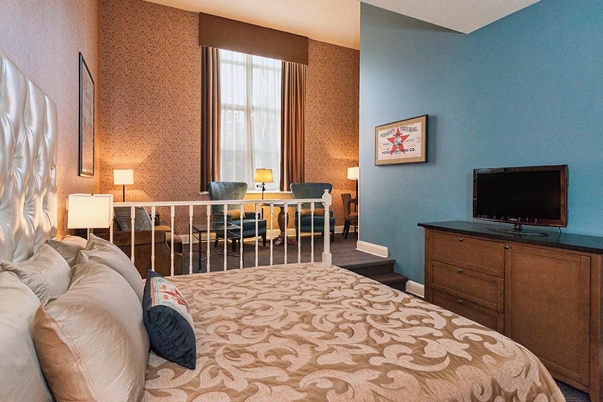 Deluxe Room, 1 King Bed with Sofa bed, City View | In-room safe, desk, iron/ironing board, free WiFi