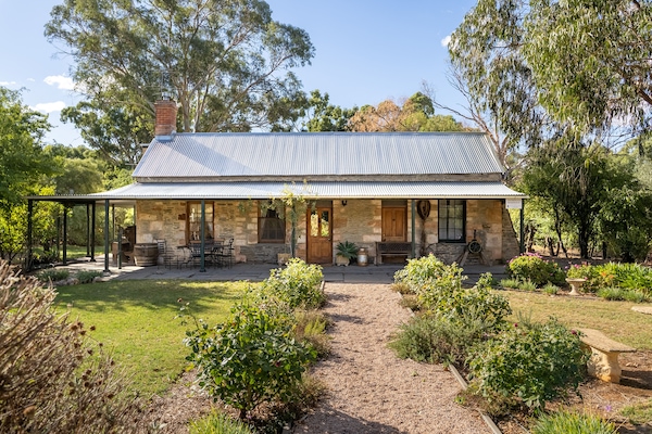 Thompsons Residence | Front of property