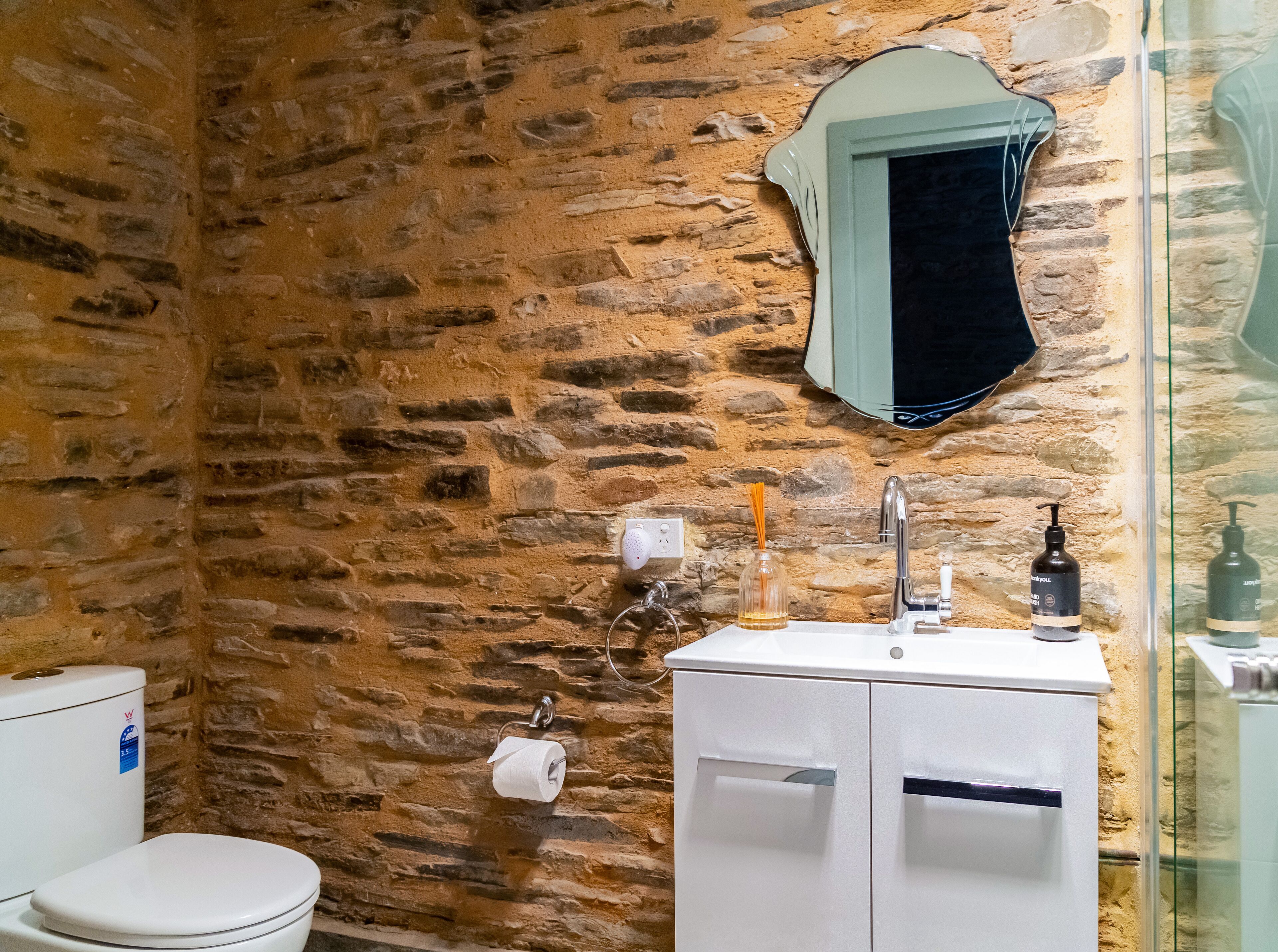 Reillys Wines Heritage Cottages — image 17