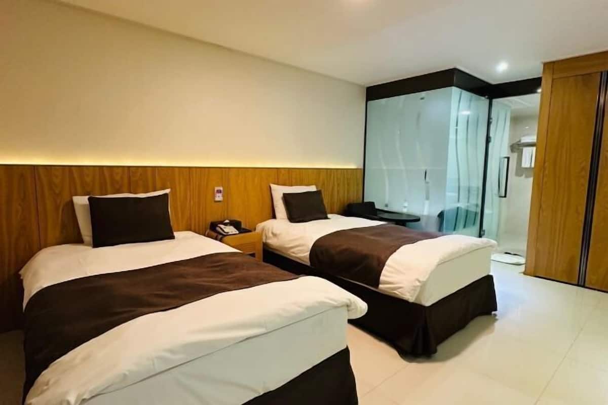 Premium bedding, down comforters, free WiFi, bed sheets