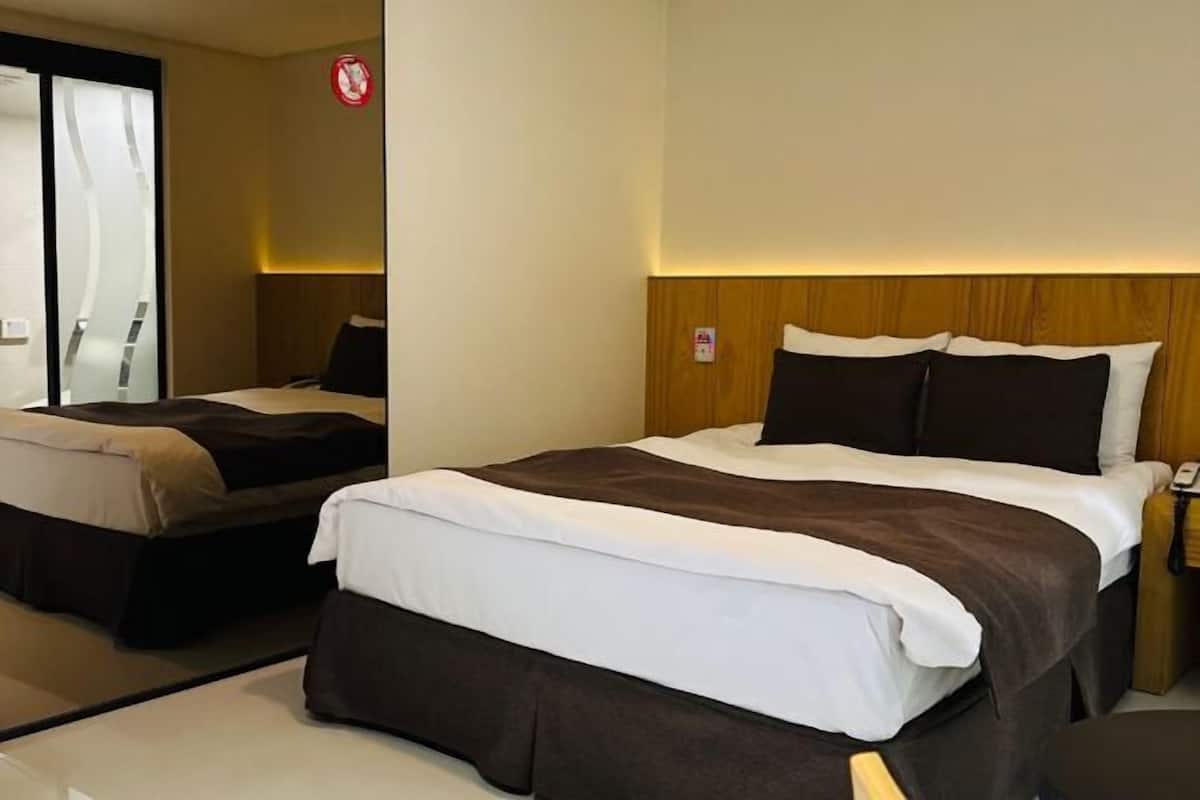 Premium bedding, down comforters, free WiFi, bed sheets