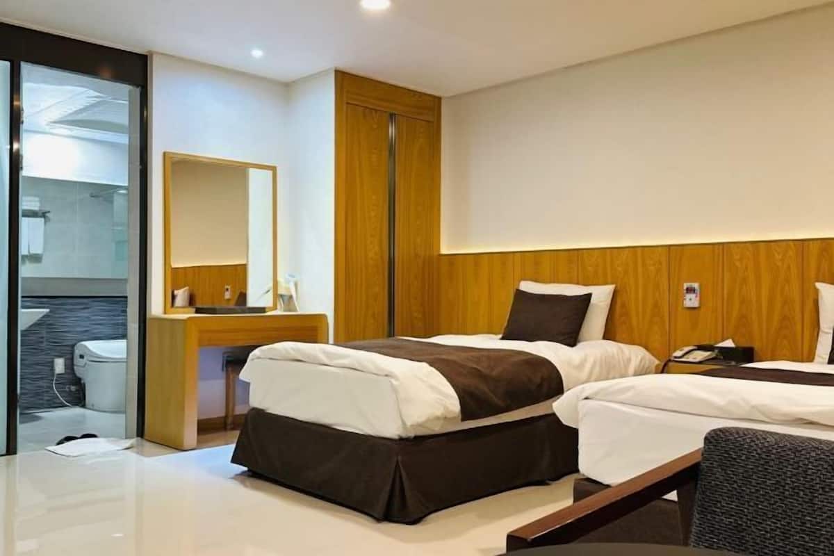 Premium bedding, down comforters, free WiFi, bed sheets