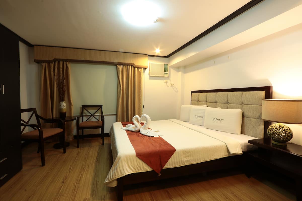Executive suite, 1 slaapkamer, geen ramen | 1 slaapkamer, een bureau, gratis wifi, beddengoed