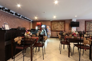 Se sirven desayunos, comidas, cenas y cocina filipina