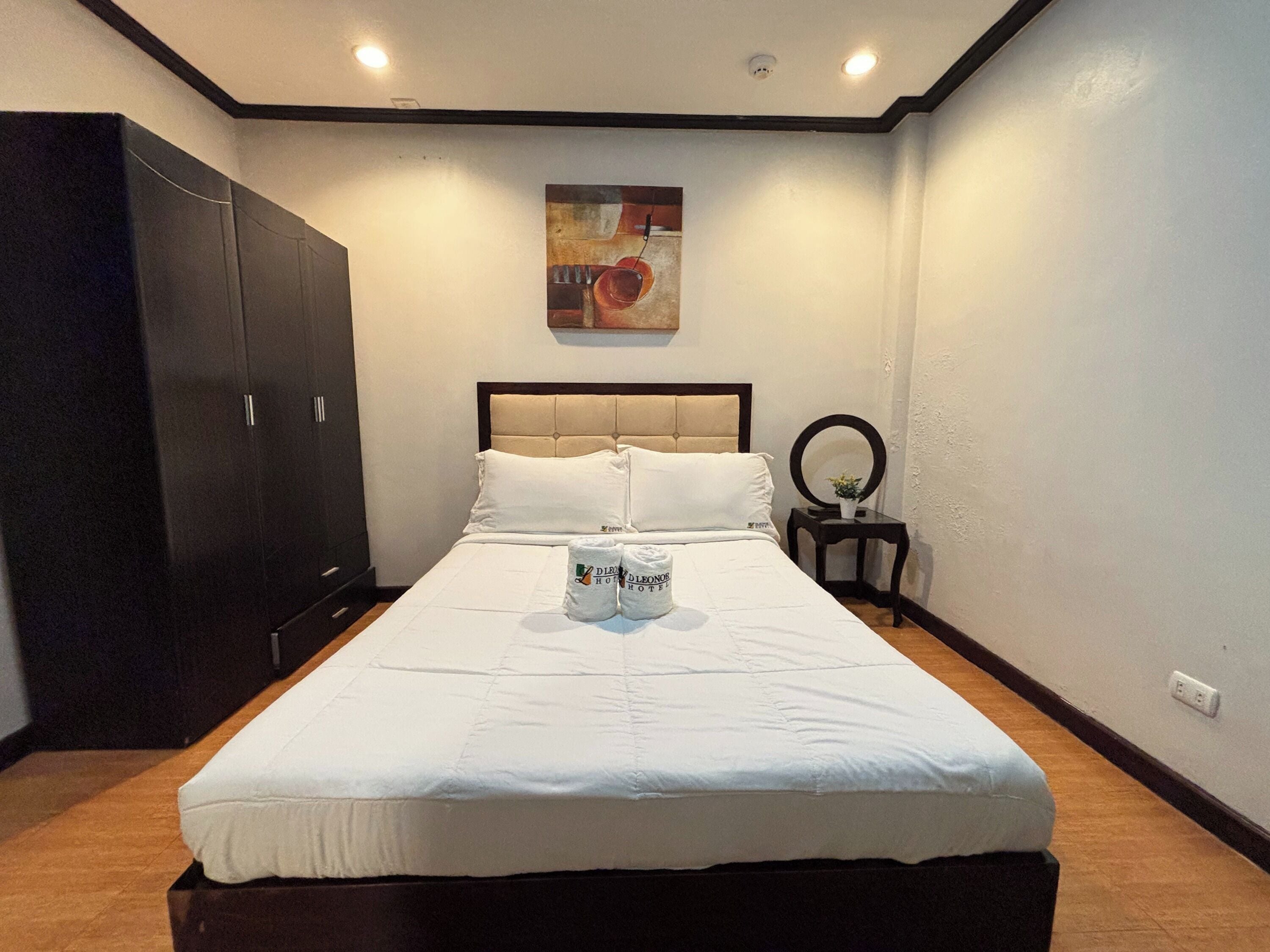 Business Suite | 1 bedroom, desk, iron/ironing board, free WiFi