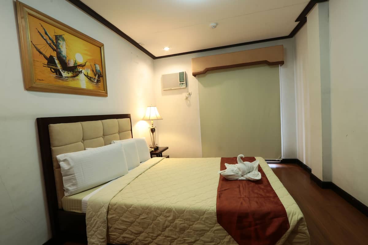 Junior suite, 1 slaapkamer | 1 slaapkamer, een bureau, gratis wifi, beddengoed