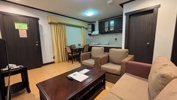 Suite empresarial | Cocina privada | Microondas y tetera eléctrica