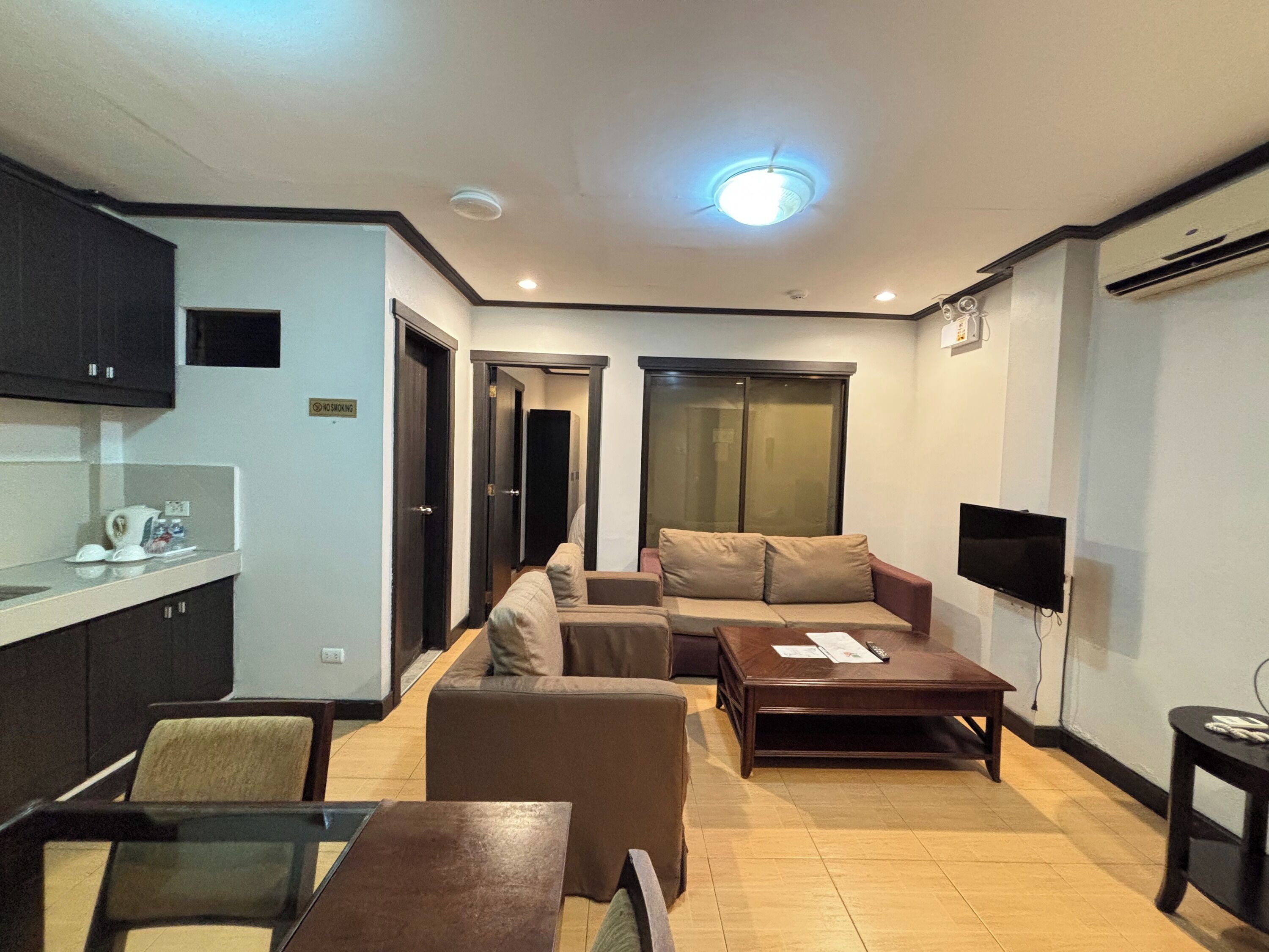 1 habitación, escritorio, tabla de planchar con plancha y wifi gratis 