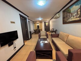 1 habitación, escritorio, tabla de planchar con plancha y wifi gratis 