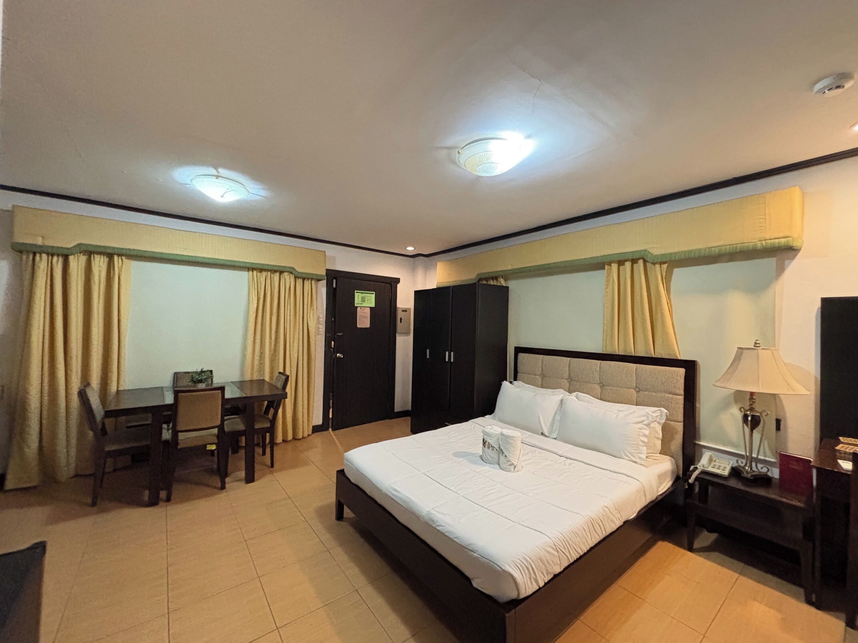 Deluxe Studio | 1 bedroom, desk, iron/ironing board, free WiFi