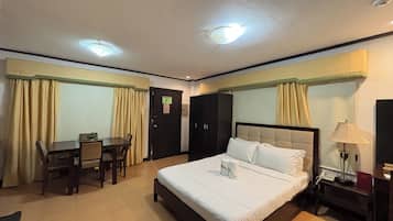 Deluxe Studio | 1 bedroom, desk, iron/ironing board, free WiFi