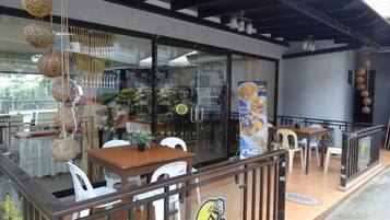 Breakfast, lunch, dinner served; Filipino cuisine