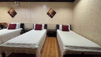Standard Quadruple Room | Desk, blackout drapes, iron/ironing board, rollaway beds