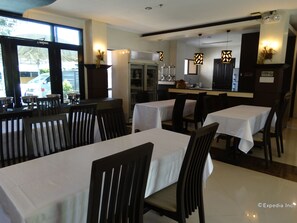 Se sirven desayunos y cocina filipina