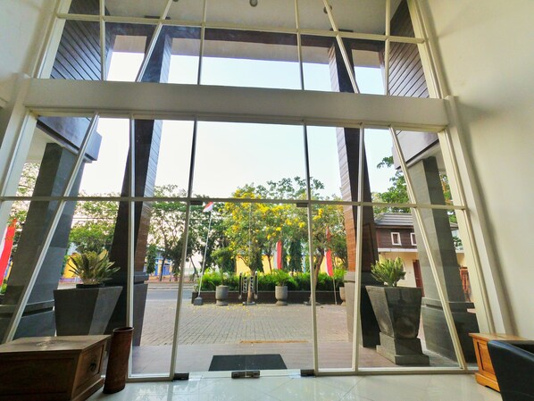 Interior entrance - Hotel Transit Pasuruan (Pasuruan)