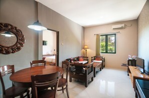 Flat-screen TV - Hotel Transit Pasuruan (Pasuruan)