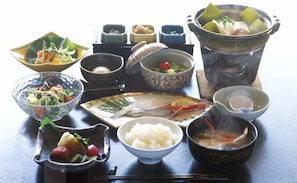 Petit déjeuner complet servi en supplément