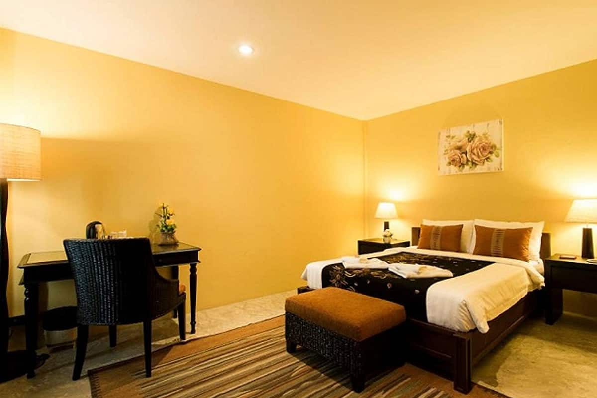 Escritorio, cortinas opacas, wifi gratis y ropa de cama