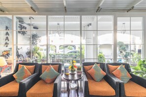 Lobby sitting area - Baan PhuAnda Phuket (Phuket)