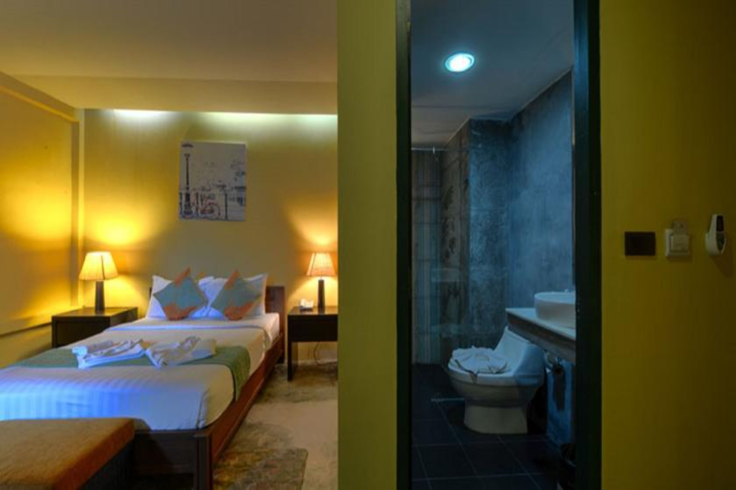 standard room | desk, blackout curtains, free wifi, bed sheets