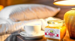 Habitación estándar con 1 cama matrimonial o 2 individuales | Caja de seguridad en la habitación y tabla de planchar con plancha 